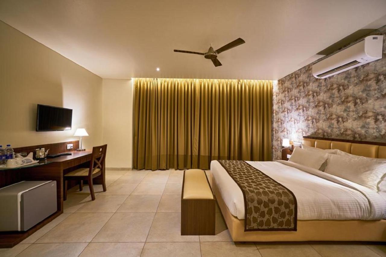 Hotel Shlok Kolhapur Εξωτερικό φωτογραφία